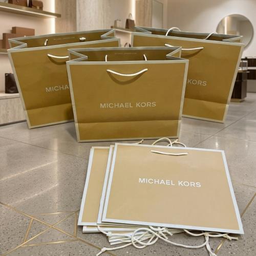 كيس صغير من michael kors