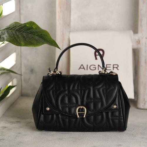 شنطة aigner