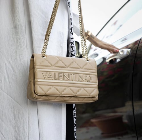 شنطة valentino