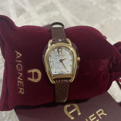 ساعة aigner