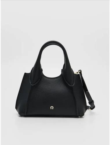 شنطة aigner