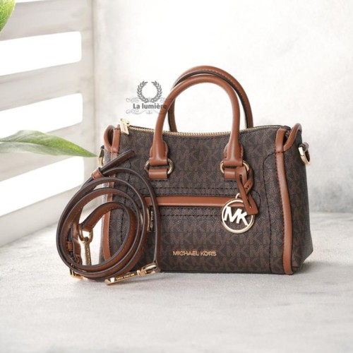 شنطة michael kors