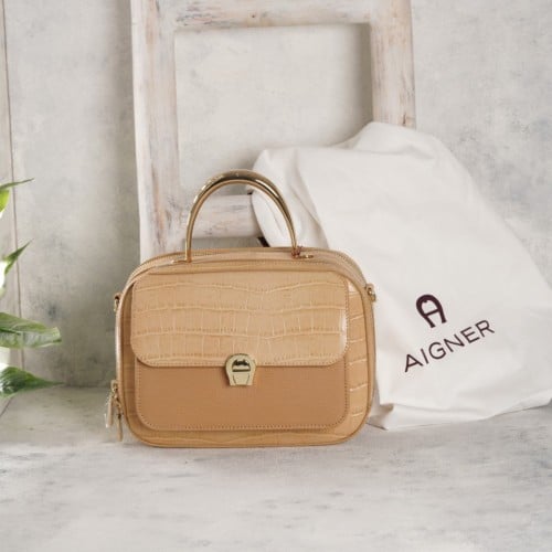 شنطة aigner