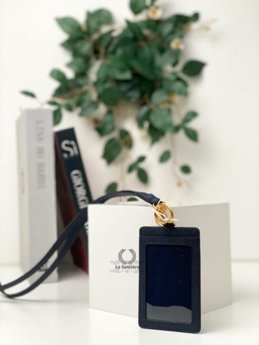 ID holder tory burch