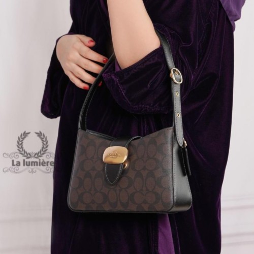 شنطة coach