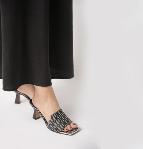 حذاء dkny