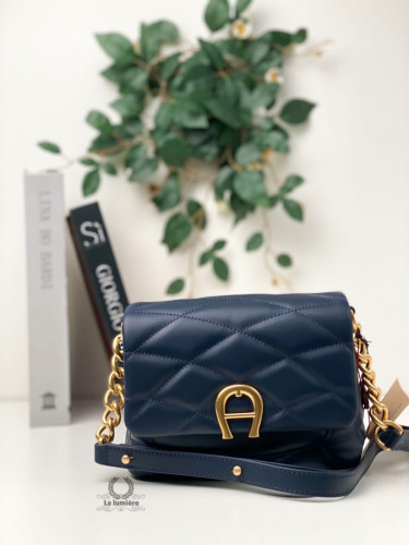 شنطة aigner
