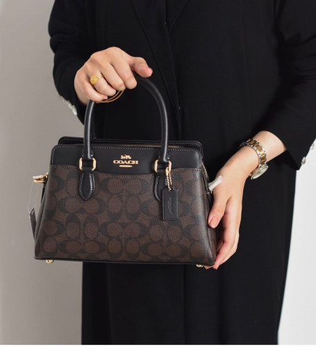 شنطة coach