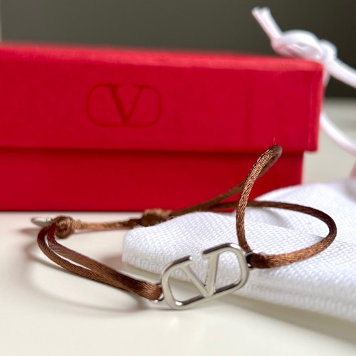 اسوارة valentino