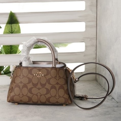 شنطة coach