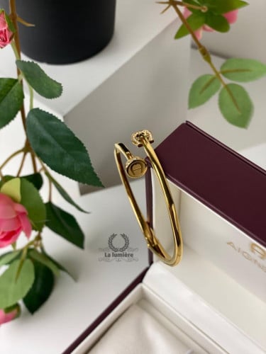 اسوارة Aigner