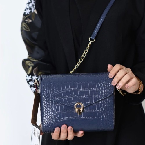 شنطة aigner