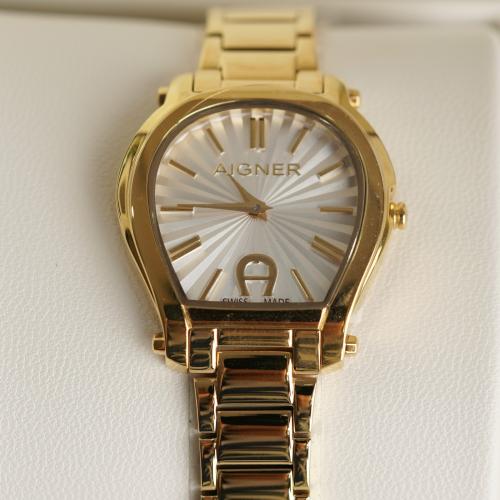ساعة aigner