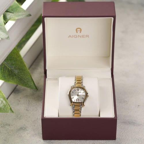 ساعة aigner
