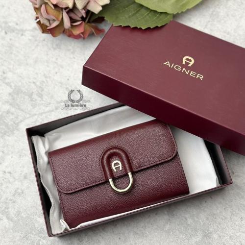 محفظة aigner