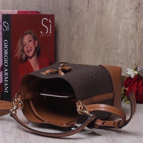 شنطة michael kors