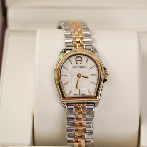 ساعة aigner