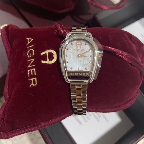 ساعة aigner