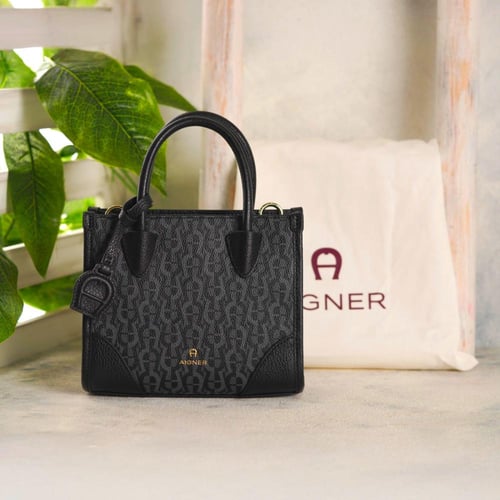 شنطة aigner