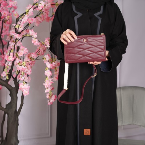 شنطة aigner