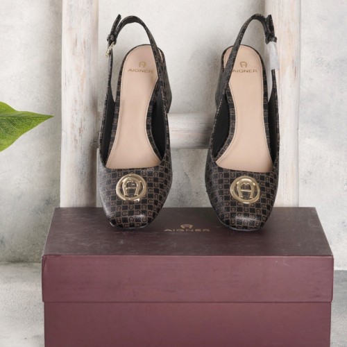 حذاء aigner
