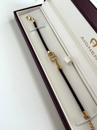 اسوارة aigner