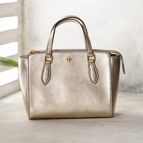 شنطة tory burch مخفضه لوجود عيب