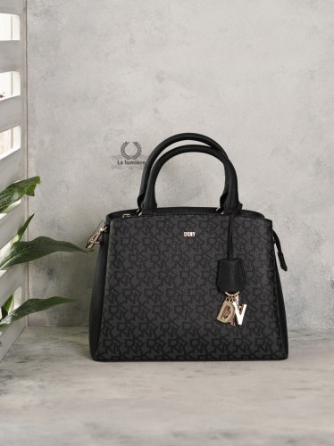 شنطة dkny