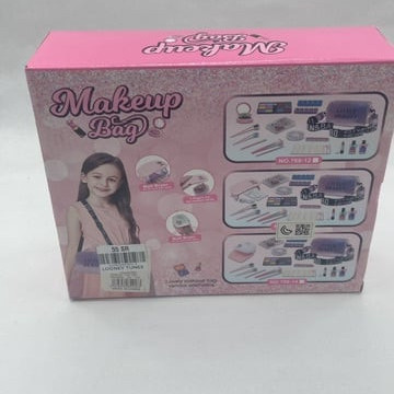 لعبة طلاء الاظافر ومستحضرات التجميل