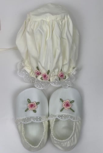 فستان مطرز يدوي بزهور ملونة