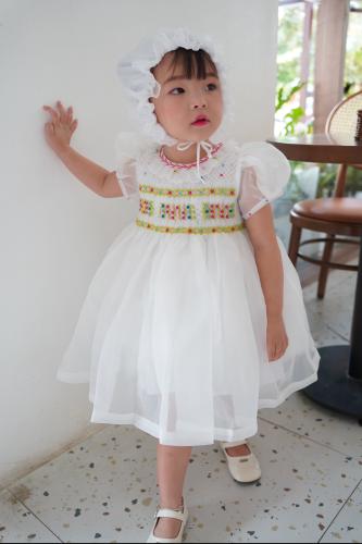 فستان أبيض للبنات الرضع