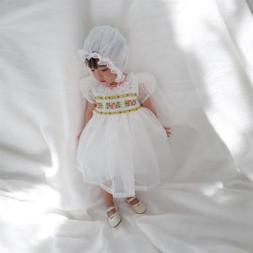 فستان أبيض للبنات الرضع