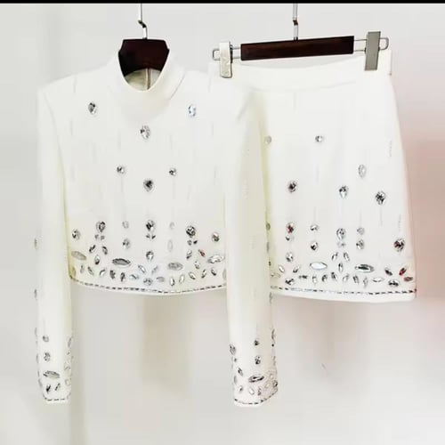 طقم تنورة وبلوزة