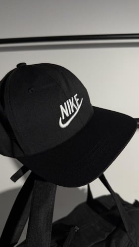 مجموعة نايك شنطة + كاب