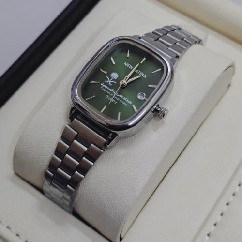 ساعة نيو لآتينا بشعار المملكة الاخضر للجنسين