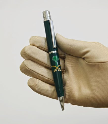 بكج وطني فاخر – وشاح وساعة وقلم بشعار المملكة