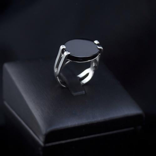 خاتم رجالي أنيق بحجر اسود