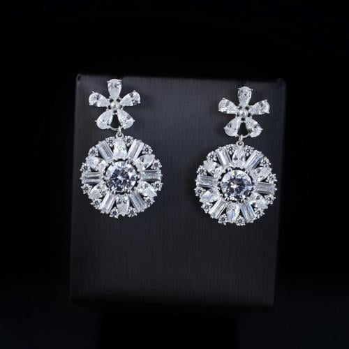 حلق بفصوص الزركون فضي من رامس