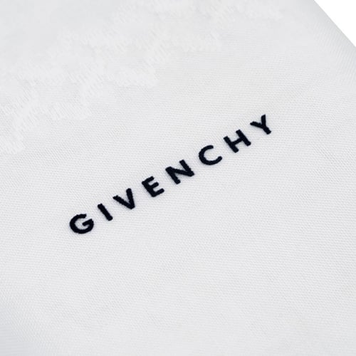 شماغ جيفنشي أبيض كلاسيك إصدار 2023