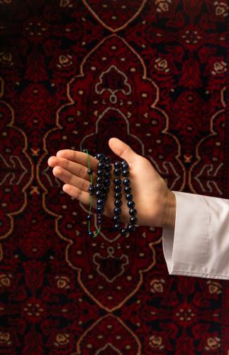 مسبحة سورينتال كحلي برّاق من حبة واحدة 55 خرزة (F531) | القيصرية