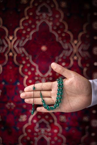 مسبحة فاتوران صب جديد أخضر شفاف قصة بيض حمام بخيط أسود 33 خرزة (F665)
