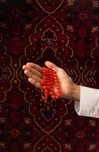 مسبحة سورينتال أحمر برّاق من حبة واحدة 46 خرزة (F528) | القيصرية