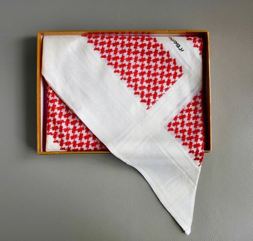 شماغ بروجيه شبابي كلاسيك 2 احمر وبيج دم الغزال
