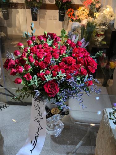فازة ورد مع شريطه