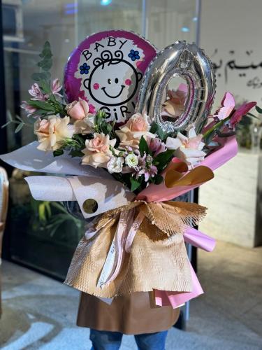 باقة ورد وبالونات