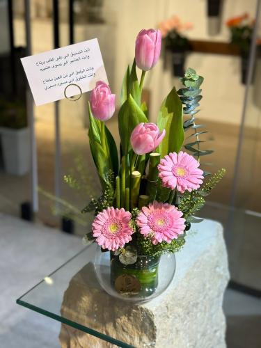 فازة ورد طبيعي