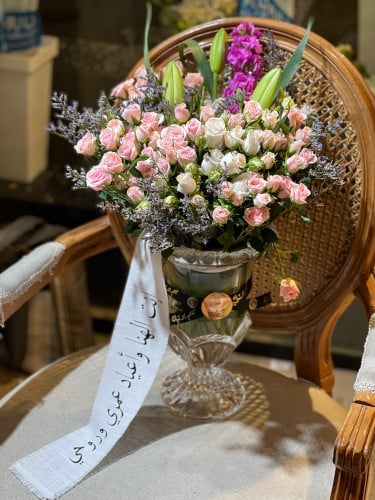 فازة الورد مع شريطه