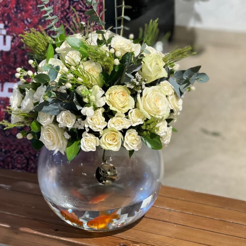 فازة سمك مع ورد حجم كبير