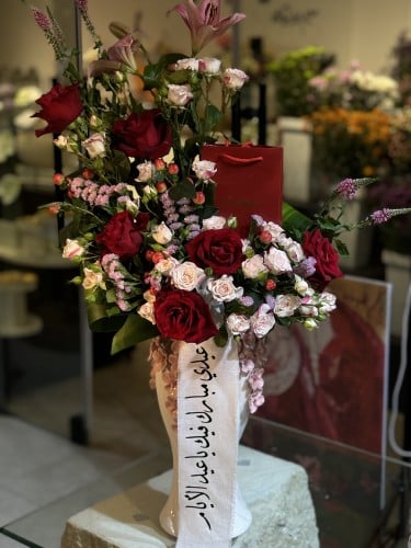 فازة ورد مع شريطه مع براند هاي كواليتي