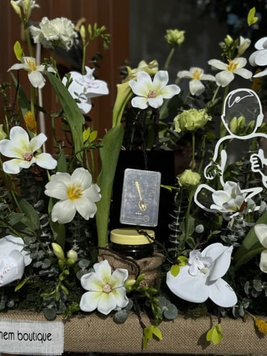 قاعدة خيش منسق بالورد مع اكريلك